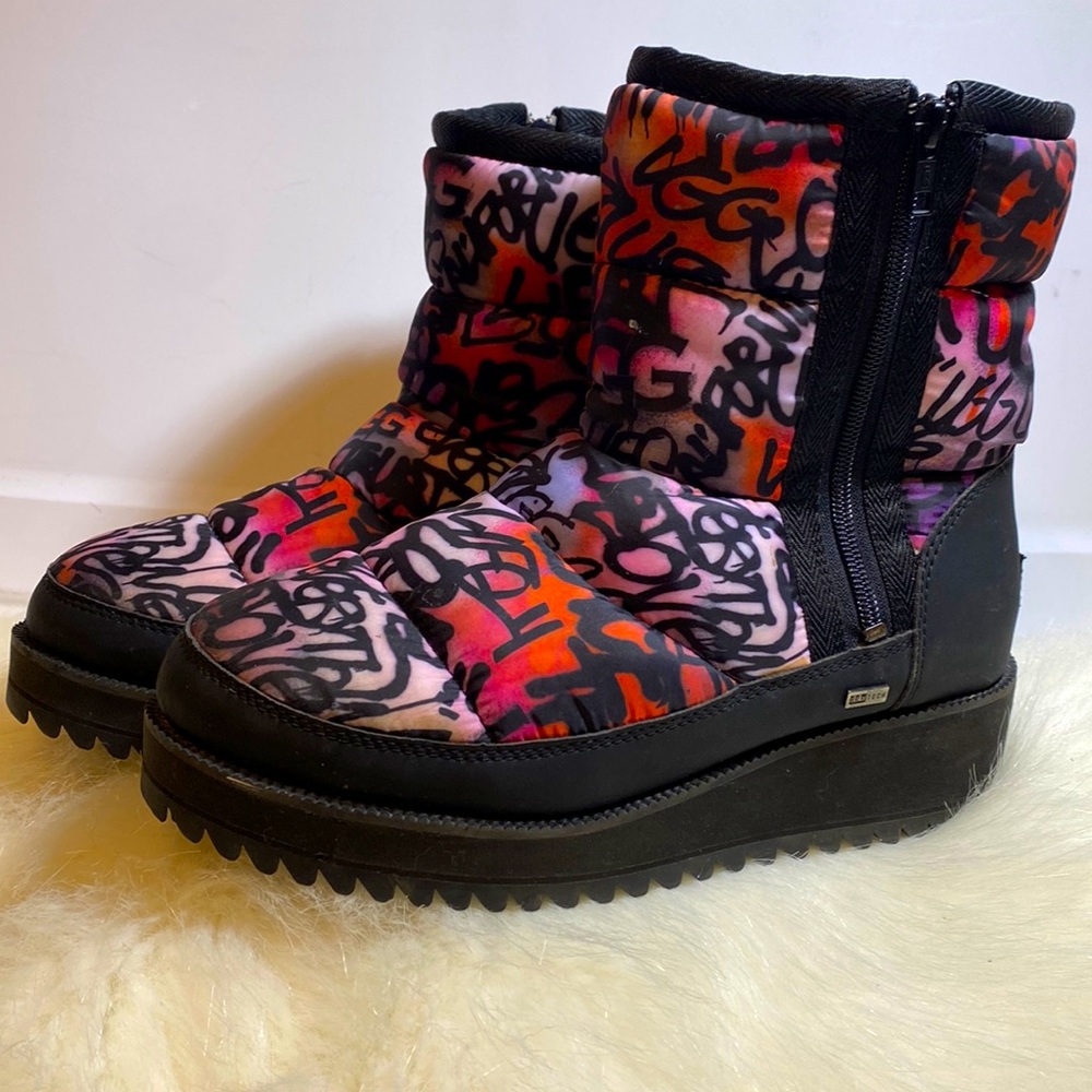 UGG Boots Dry Tech size 9
